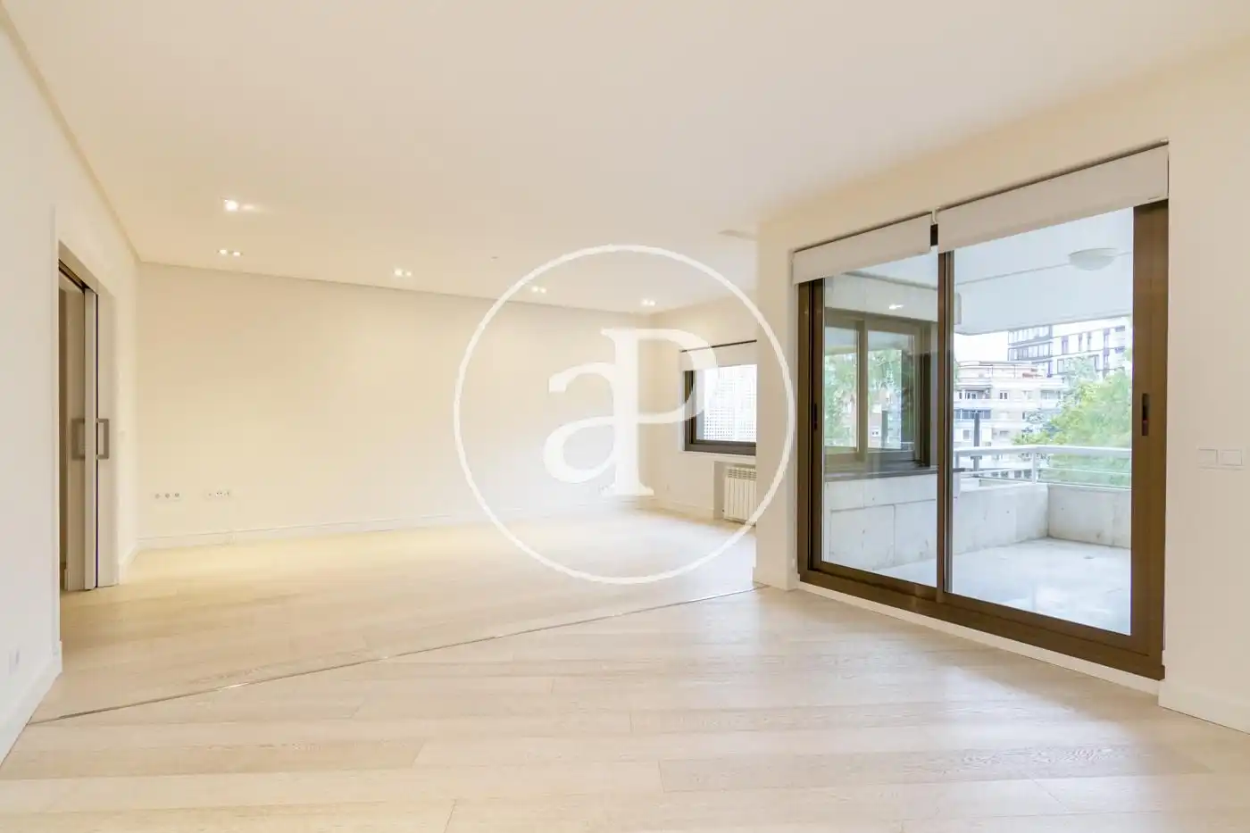 Sala de estar de Piso de alquiler en Madrid con Aire acondicionado, Calefacción y Jardín privado