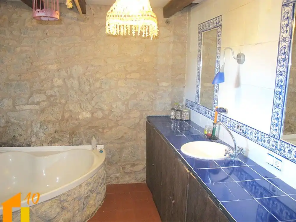 Bathroom of Houses for sale in Revillarruz  with Heating and Storage room