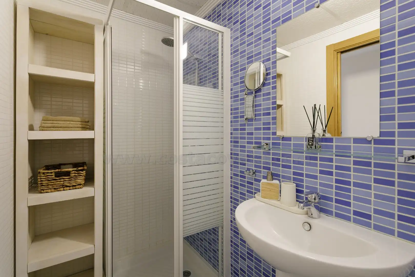 Bathroom of Apartments for sale in El Campello  with Air Conditioner, Terrace and Furnished