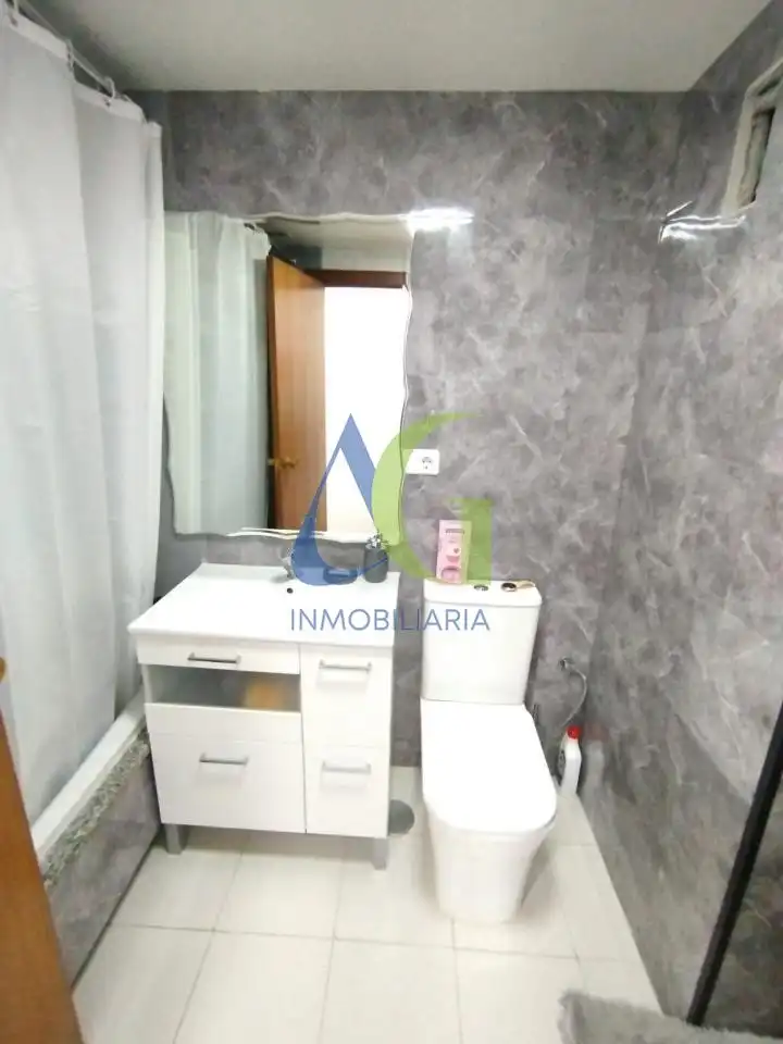 Bathroom of Flat for sale in León Capital   with Parquet flooring and Storage room
