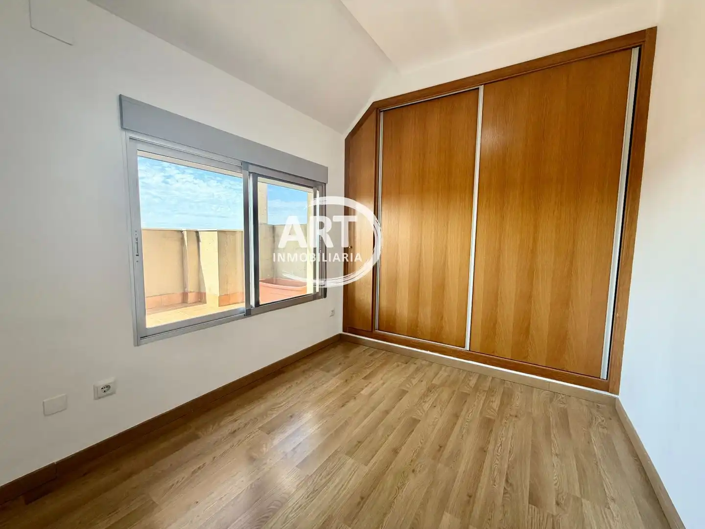 Habitación de Ático en venta en Paterna con Aire acondicionado, Calefacción y Terraza
