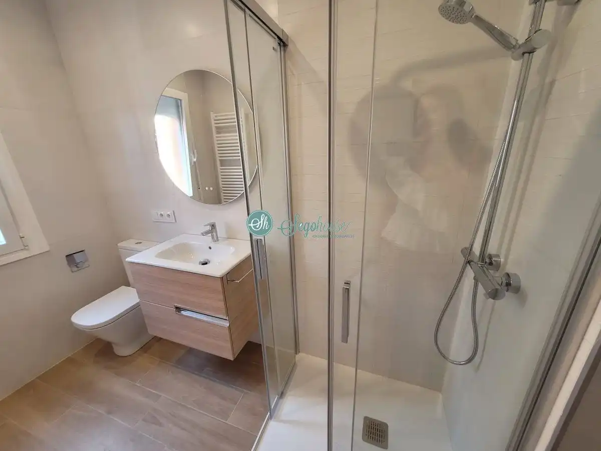 Baño de Piso de alquiler en Segovia con Calefacción y Balcón