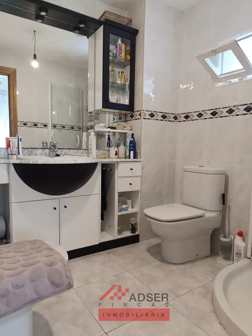 Baño de Casa o chalet en venta en Albelda de Iregua con Jardín privado, Terraza y Trastero