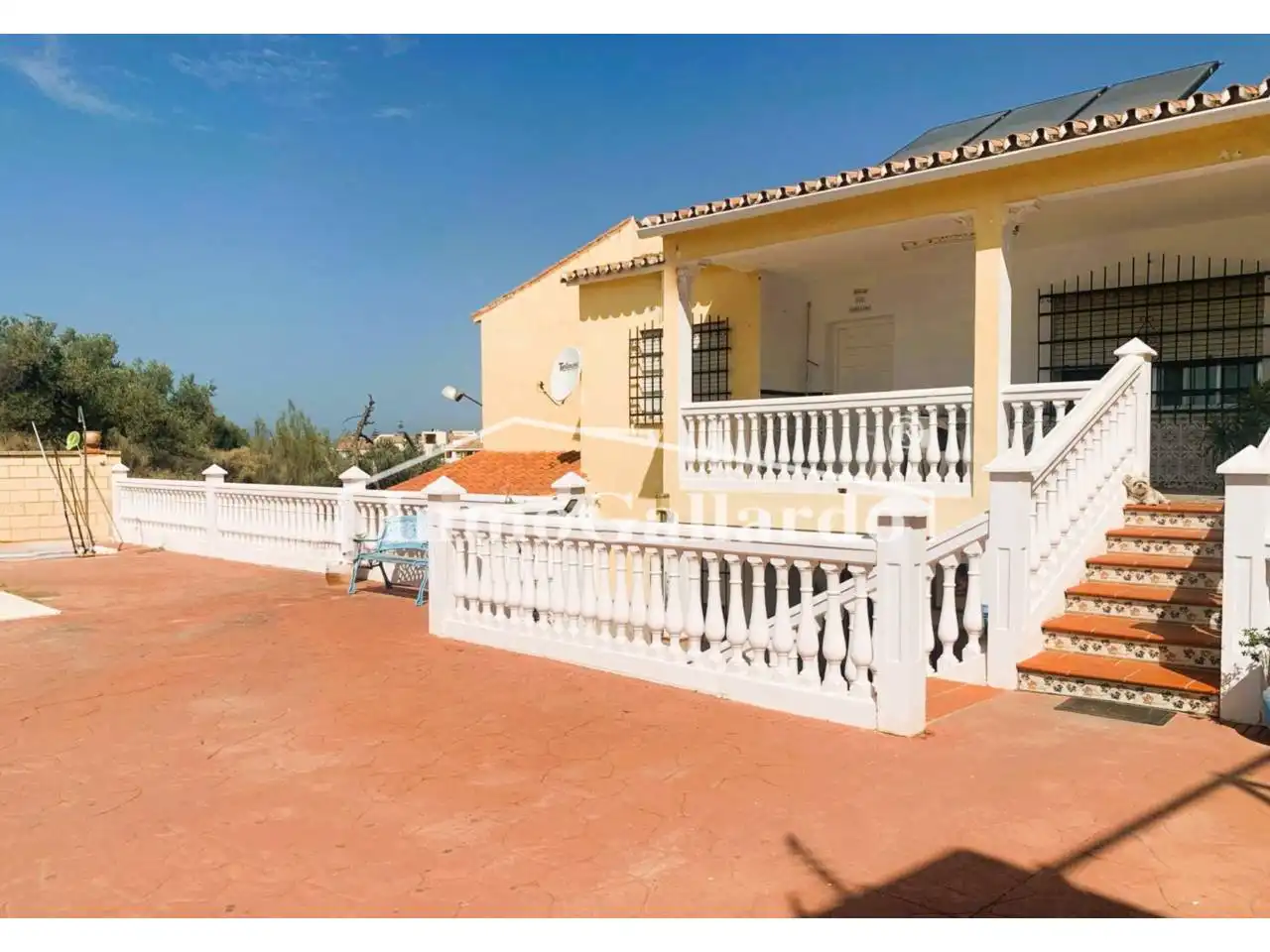 Vista exterior de Casa o xalet en venda en Rincón de la Victoria amb Jardí privat, Terrassa i Piscina