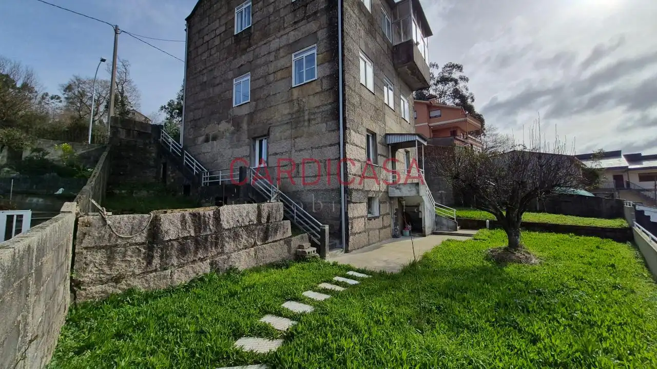 Vista exterior de Casa o chalet en venta en Vigo  con Calefacción, Trastero y Amueblado