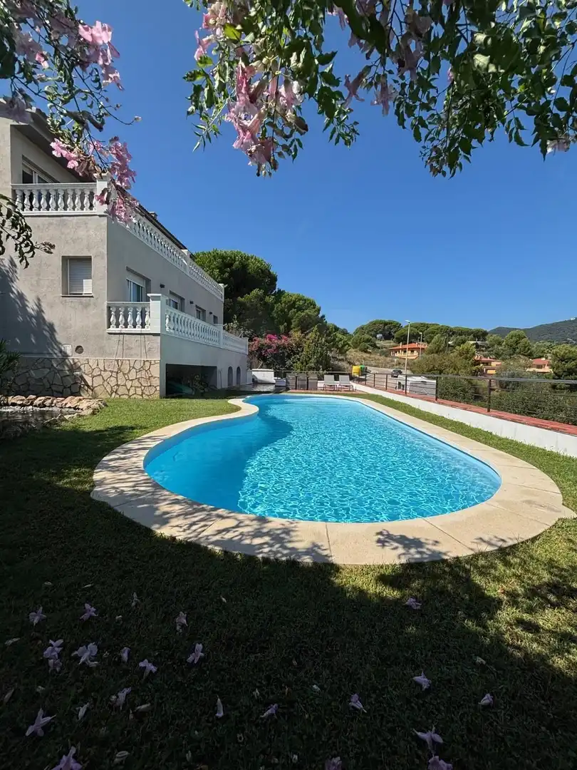 Piscina de Casa o xalet en venda en Calella amb Aire condicionat, Terrassa i Piscina