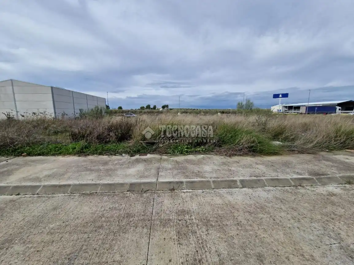Terreno industrial en venta en Osuna