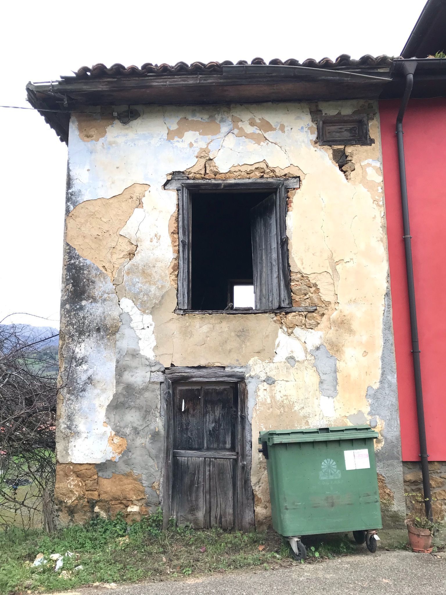 Vista exterior de Casa o xalet en venda en Parres amb Jardí privat