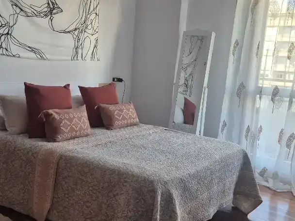 Schlafzimmer von Wohnung zur Miete in Laredo mit Balkon
