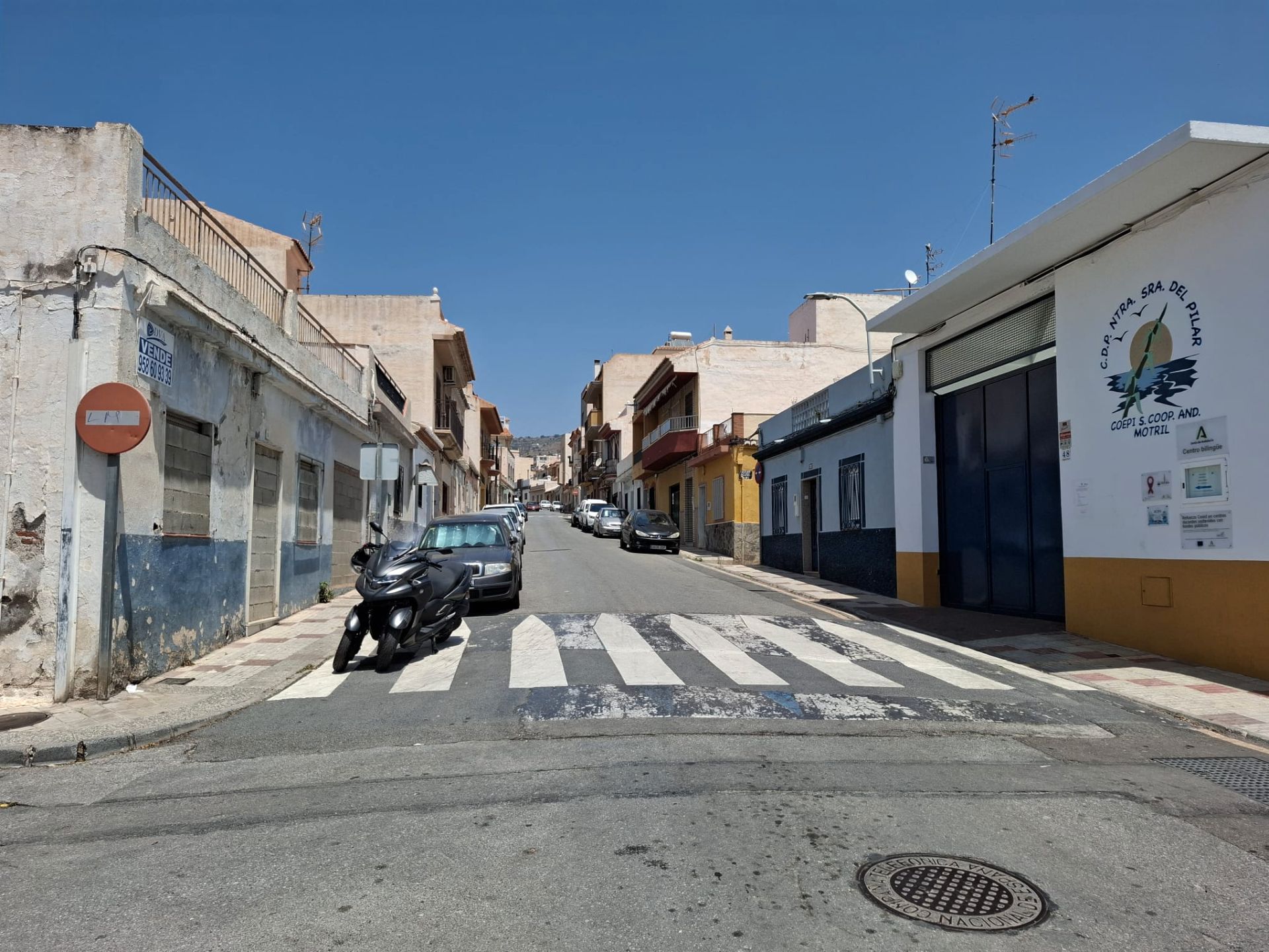 Vista exterior de Casa adosada en venda en Motril amb Jardí privat, Terrassa i Piscina