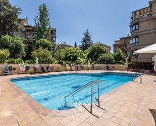 Piscina de Àtic de lloguer en  Granada Capital amb Aire condicionat, Terrassa i Balcó