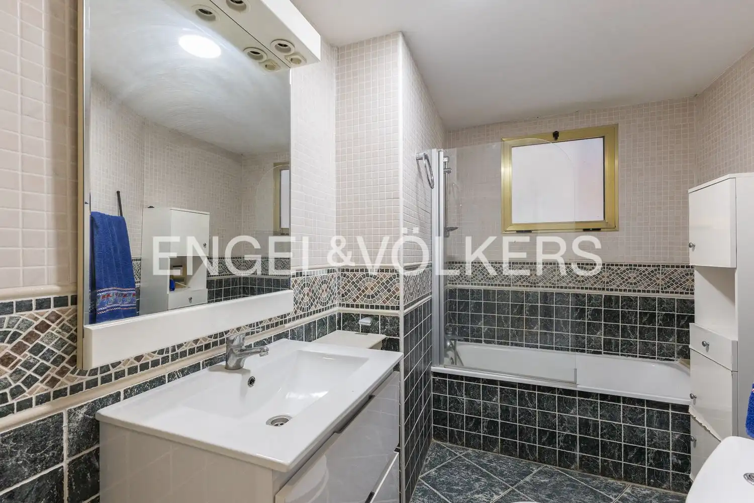 Bathroom of Flat for sale in Sueca  with Air Conditioner, Heating and Terrace