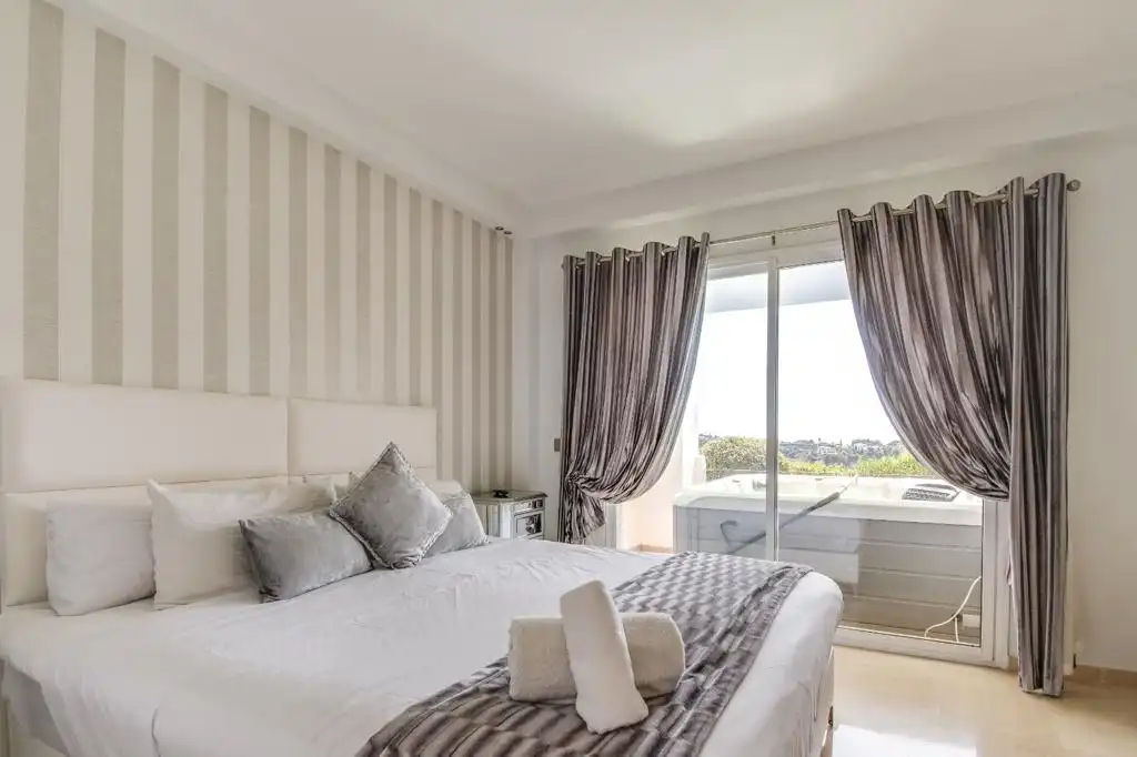 Habitación de Planta baja de alquiler en Benahavís con Aire acondicionado, Terraza y Amueblado