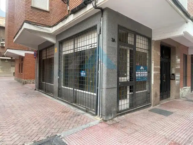 Local comercial de lloguer a Calle del Cid Campeador