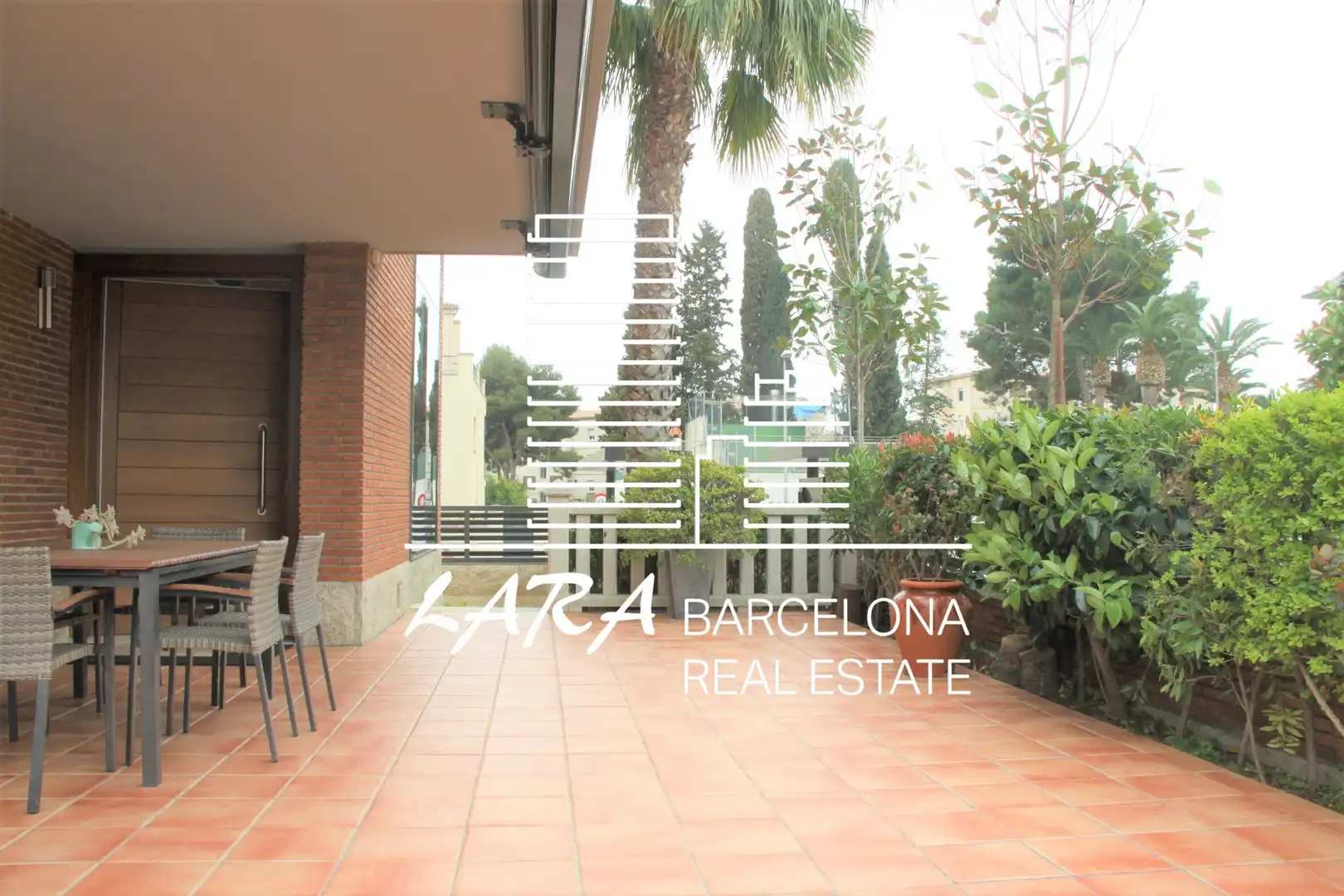 Vista exterior de Casa o chalet de alquiler con opción a compra en Viladecans con Aire acondicionado, Calefacción y Jardín privado