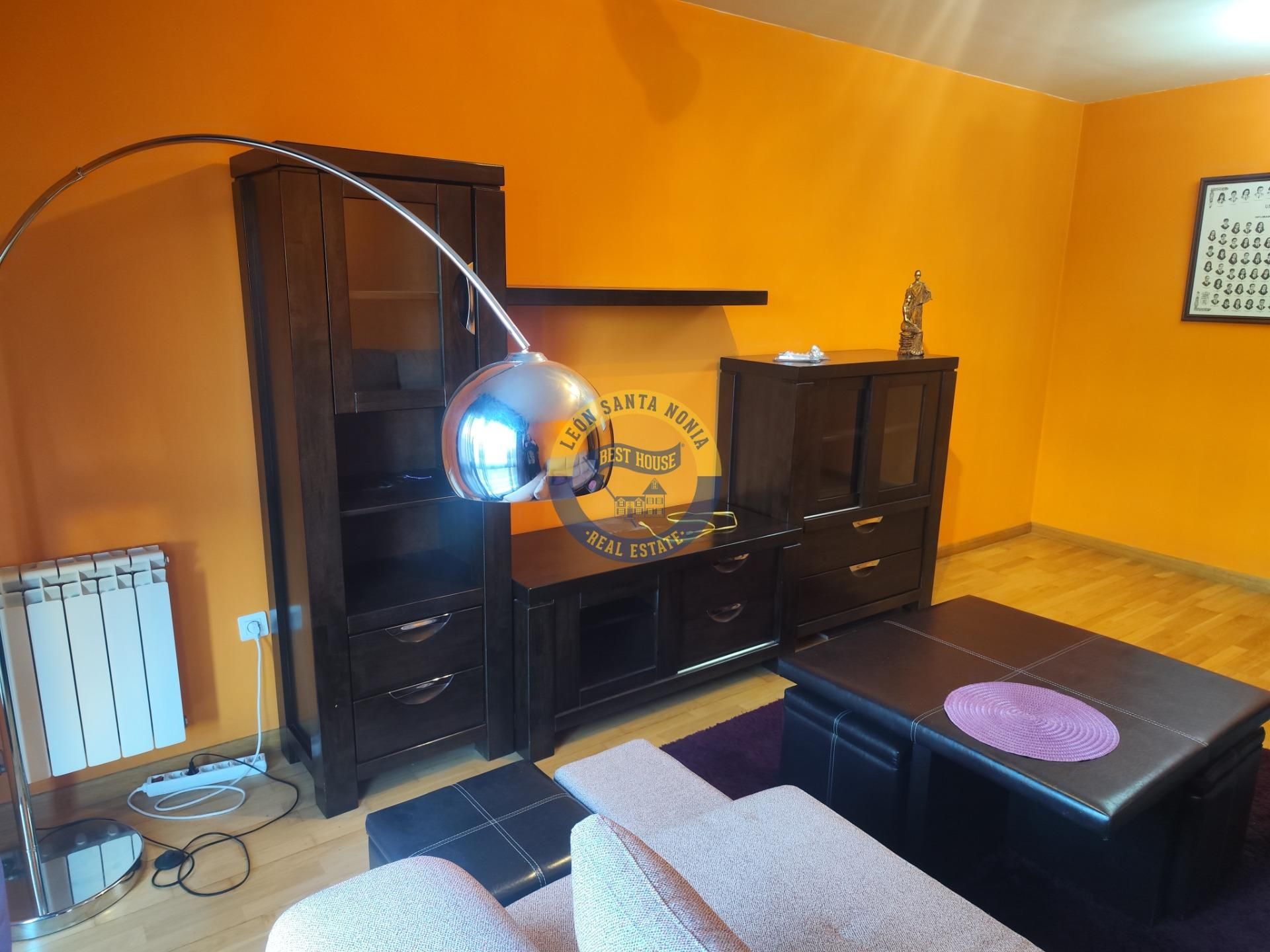 Sala d'estar de Apartament de lloguer en Villaquilambre amb Calefacció, Terrassa i Traster