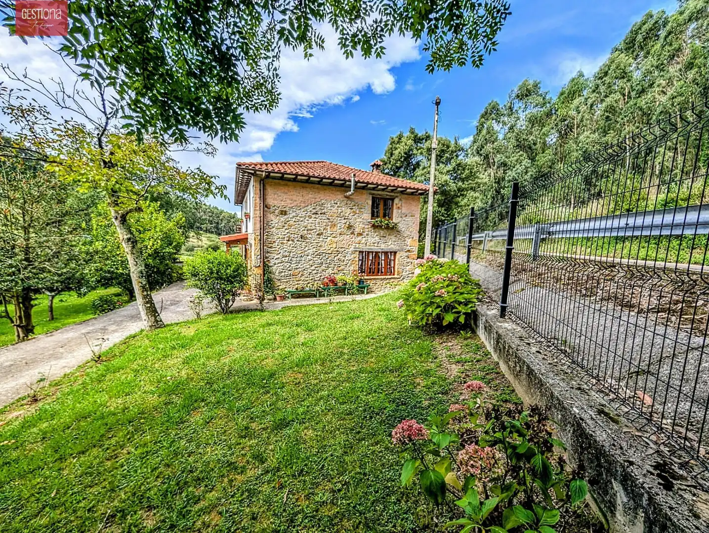 Vista exterior de Casa o chalet en venta en Escalante con Jardín privado y Balcón