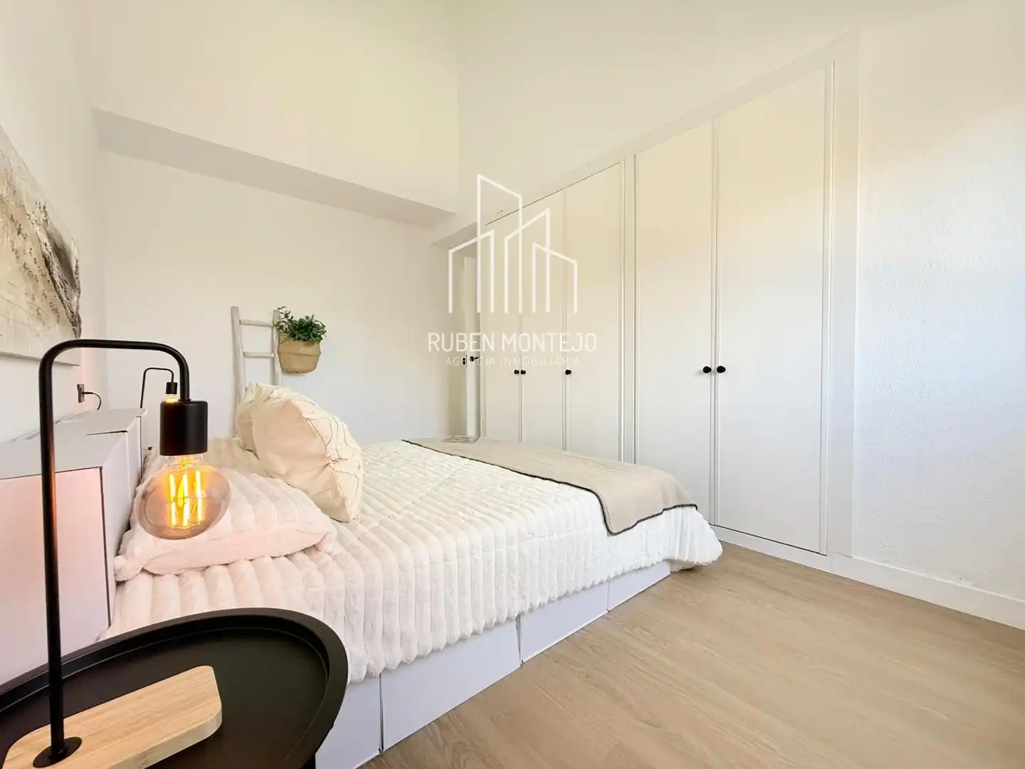 Habitación de Dúplex en venta en Villamayor con Calefacción, Terraza y Balcón