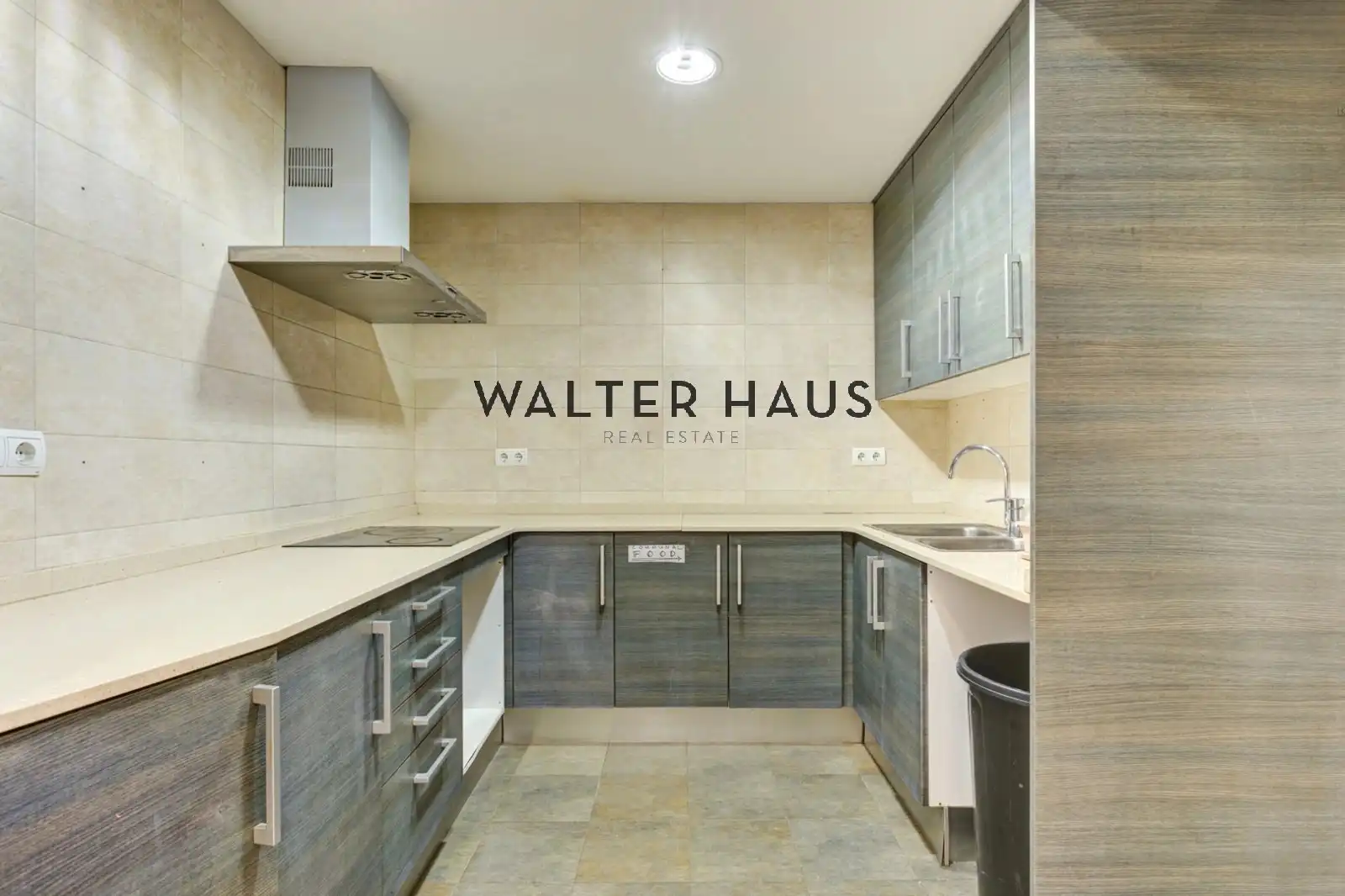 Kitchen of Houses for sale in Barcelona  with Air Conditioner, Heating and Terrace