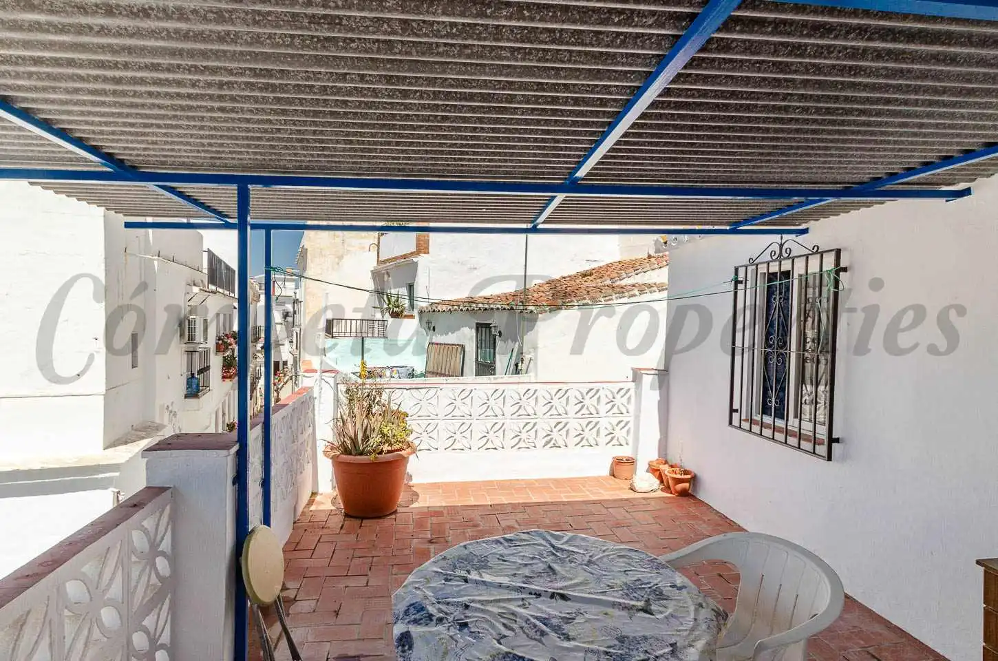 Terrasse von Einfamilien-Reihenhaus zum Verkauf in Cómpeta mit Terrasse und Möbliert