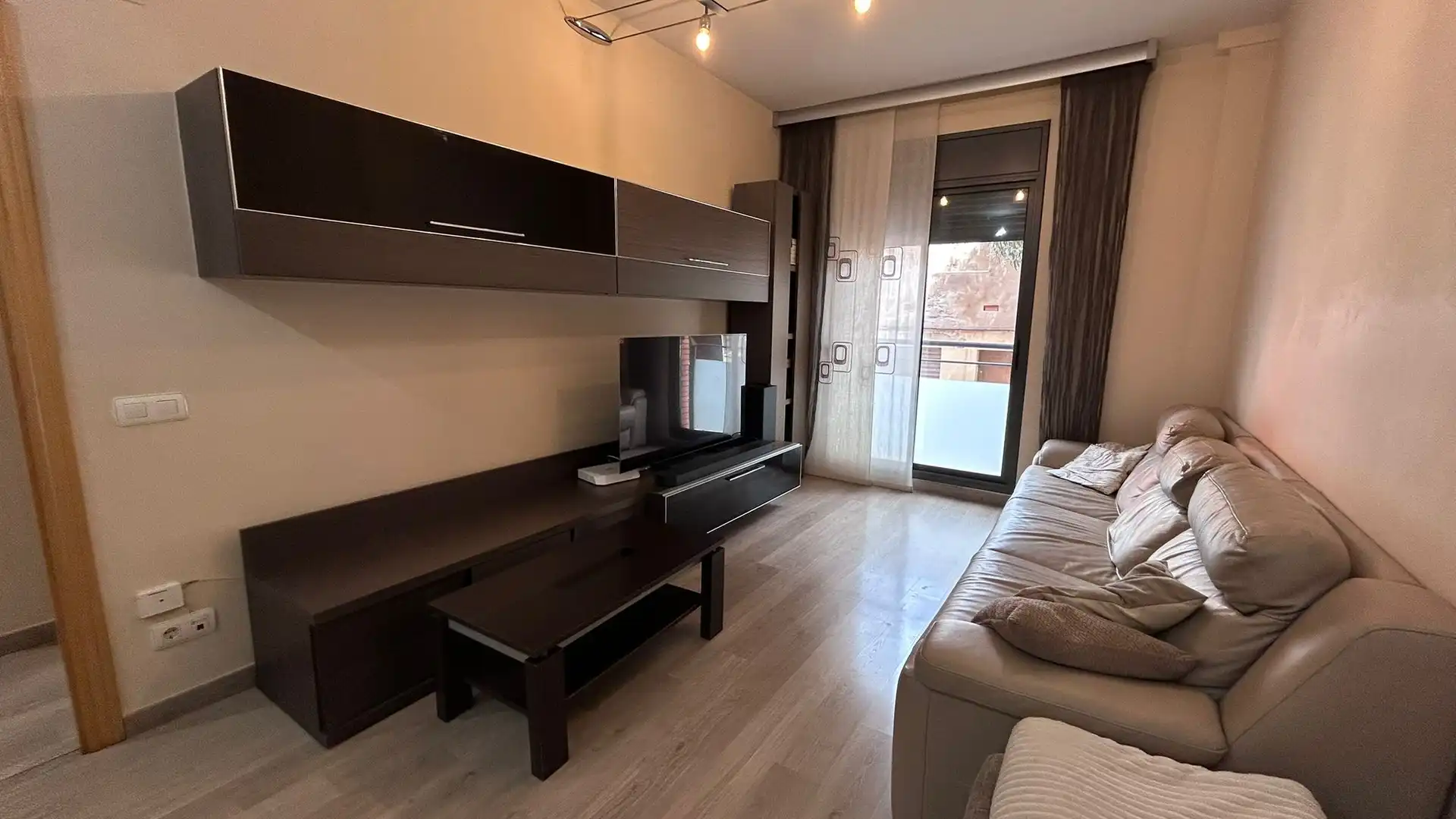 Living room of Ground floor for sale in Cornellà de Llobregat  with Storage room