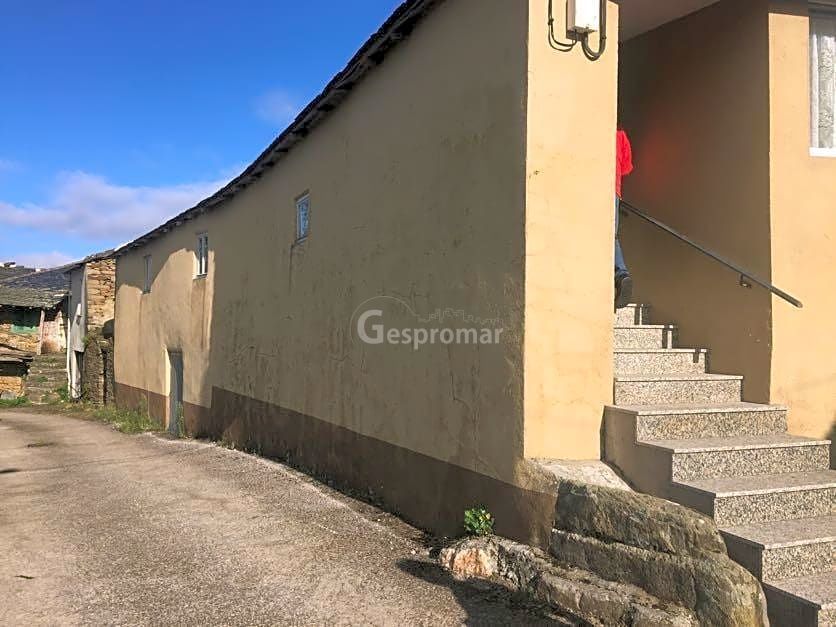 Vista exterior de Finca rústica en venda en Ribas de Sil amb Jardí privat, Traster i Moblat