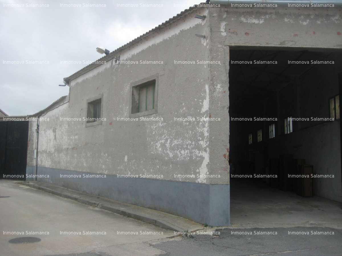 Vista exterior de Nau industrial de lloguer en Macotera