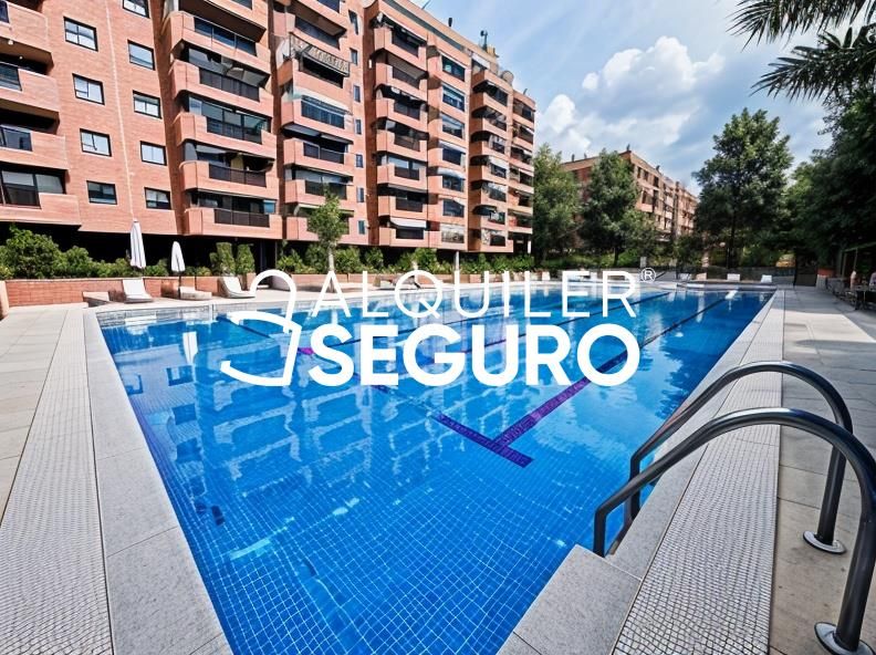 Piscina de Pis de lloguer en  Madrid Capital amb Calefacció, Traster i Piscina