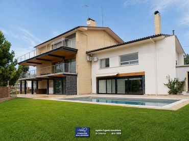House with balcony for sale in Canovelles