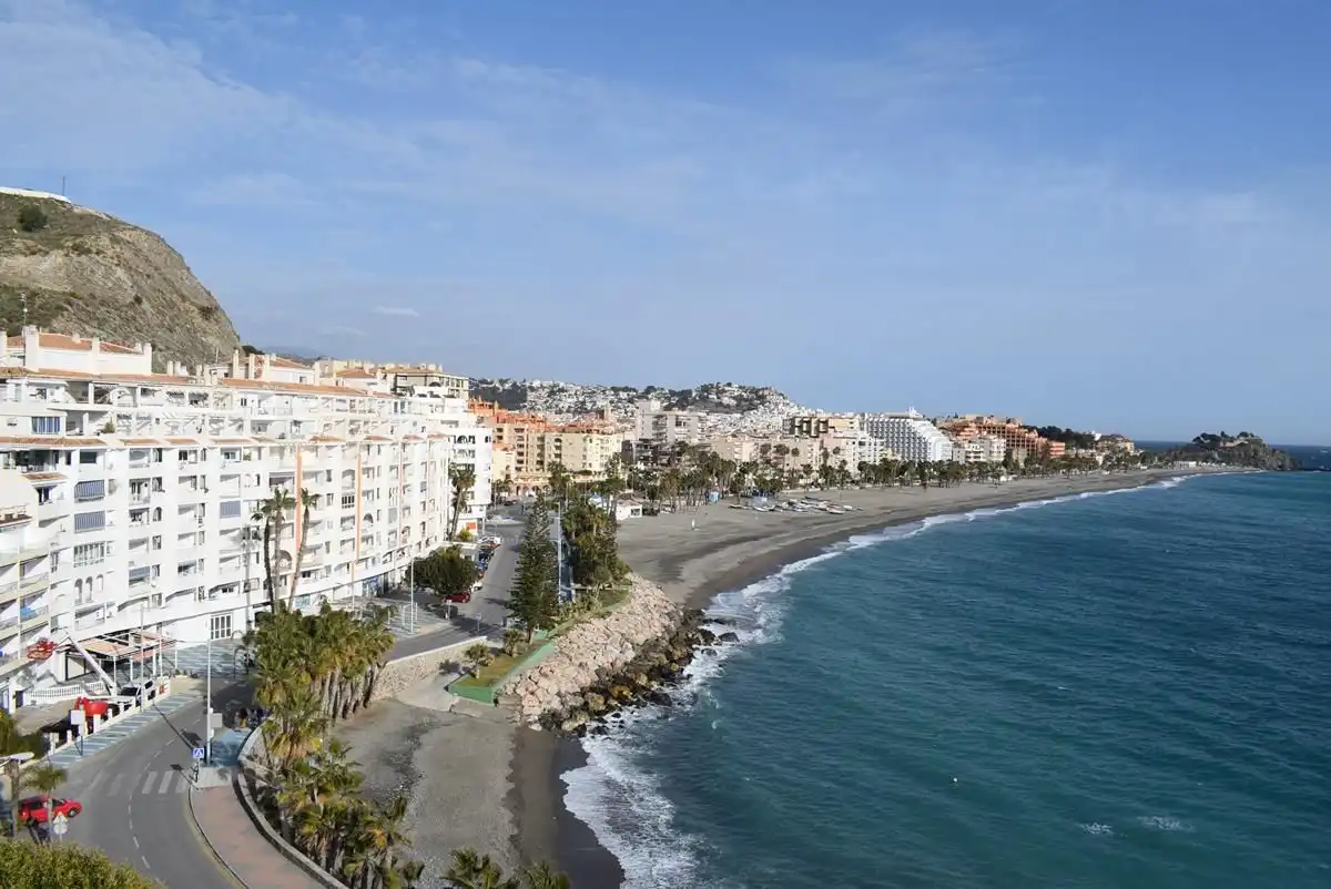 Vista exterior de Apartamento de alquiler en Almuñécar con Aire acondicionado, Terraza y Amueblado