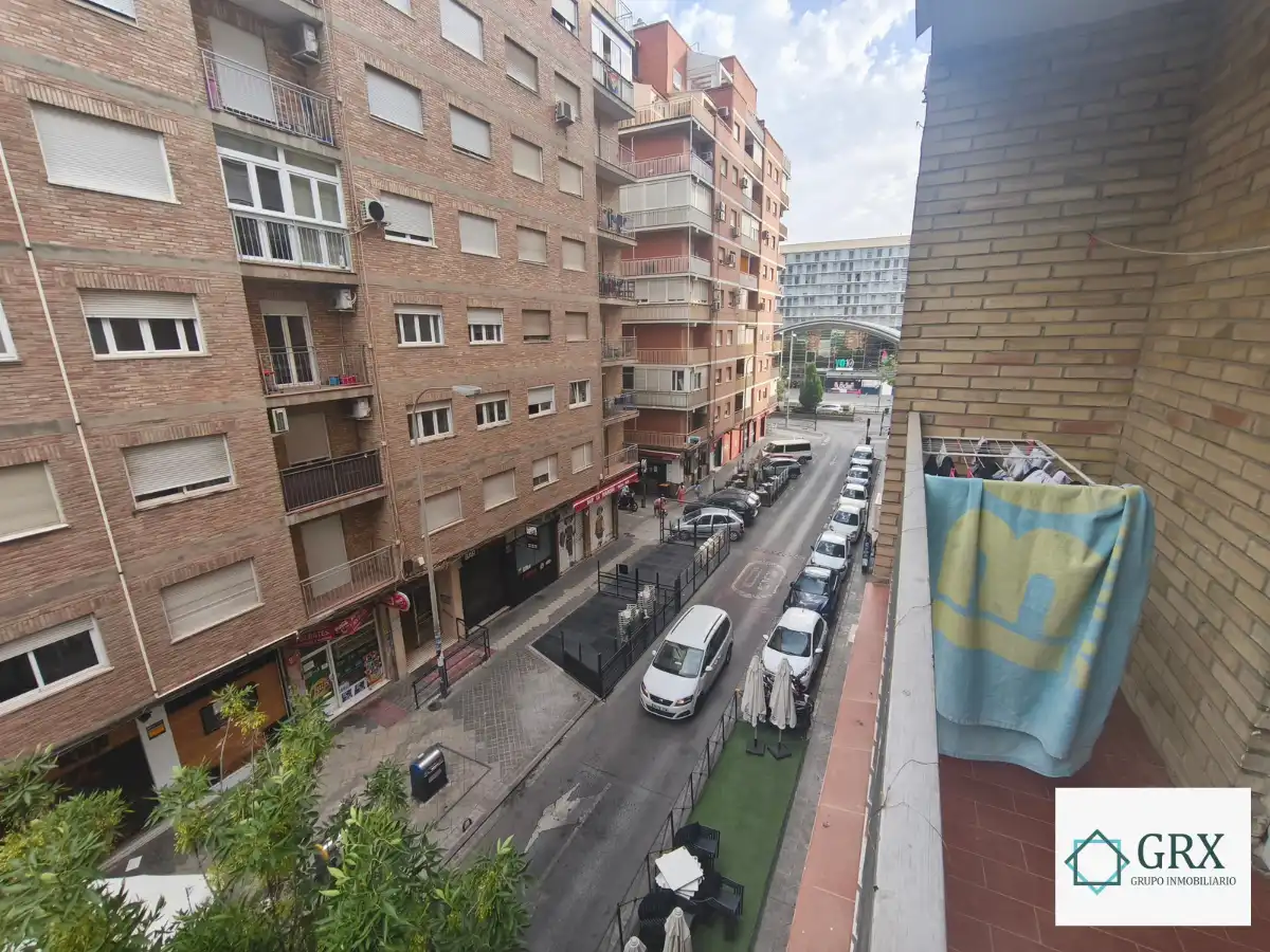 Außenansicht von Wohnung zur Miete in Granada mit Klimaanlage, Heizung und Terrasse