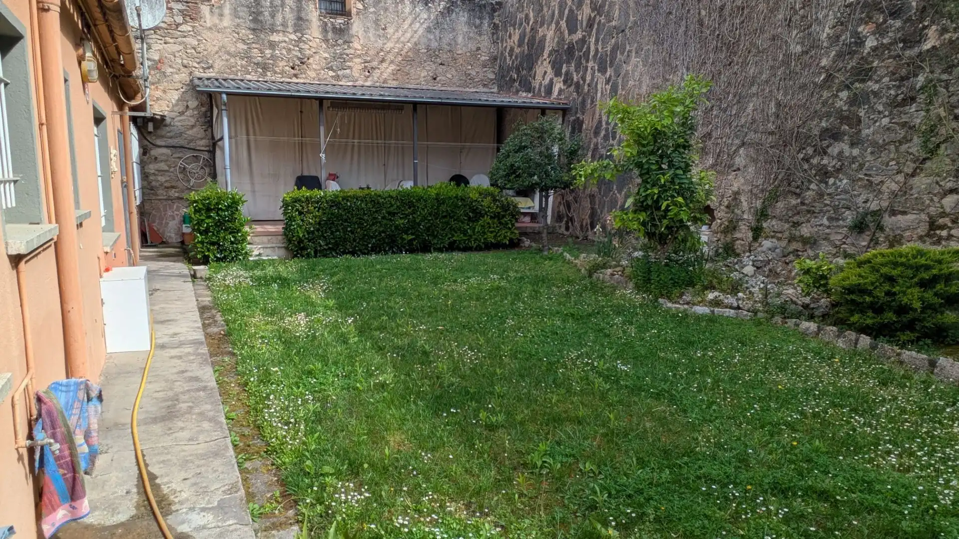 Jardín de Casa adosada en venta en Girona con Aire acondicionado, Calefacción y Jardín privado