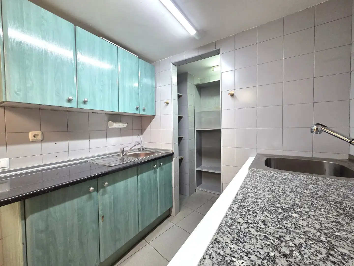 Cuina de Local de lloguer en Las Palmas de Gran Canaria amb Aire condicionat i Terrassa