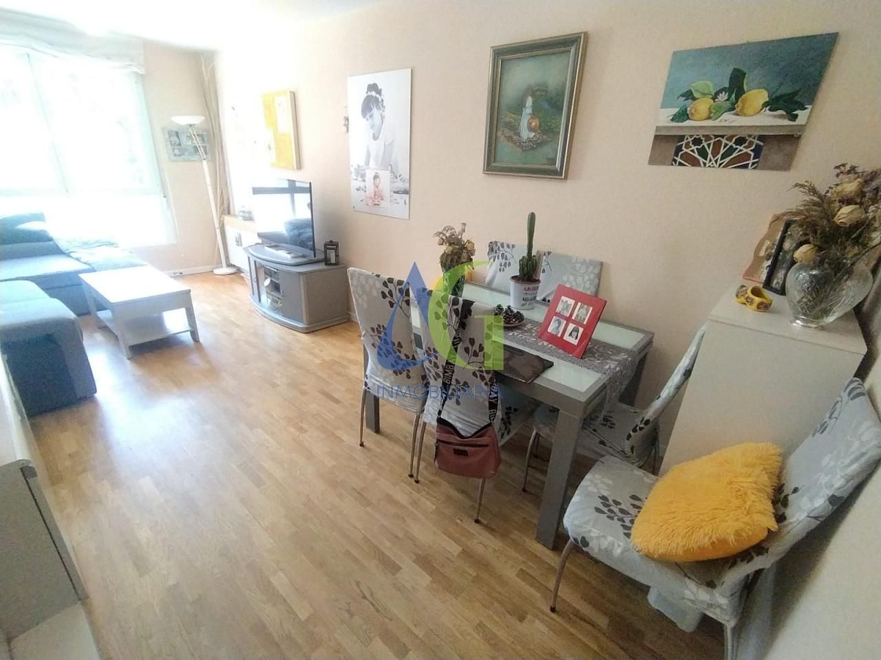 Living room of Flat for sale in San Andrés del Rabanedo  with Air Conditioner, Heating and Parquet flooring