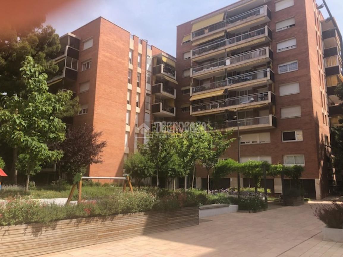 Vista exterior de Pis en venda en  Barcelona Capital amb Calefacció