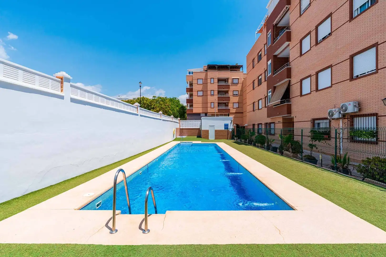 Swimming pool of Flat for rent in Roquetas de Mar  with Air Conditioner, Heating and Private garden