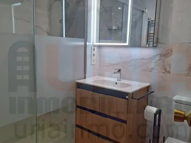 Baño de Piso de alquiler en Oviedo  con Calefacción, Amueblado y Lavadora