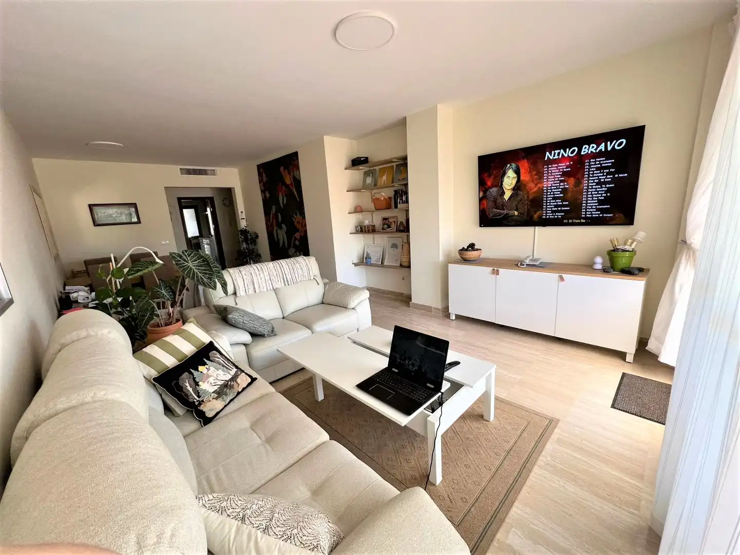 Sala d'estar de Àtic en venda en Estepona amb Aire condicionat, Terrassa i Traster