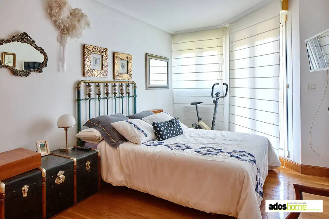 Habitación de Casa adosada en venta en Zarautz con Calefacción