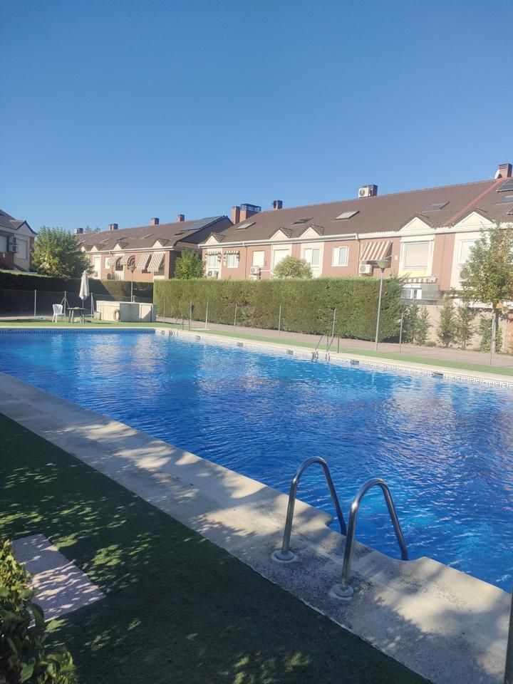 Piscina de Pis de lloguer en Alcalá de Henares amb Aire condicionat, Calefacció i Terrassa
