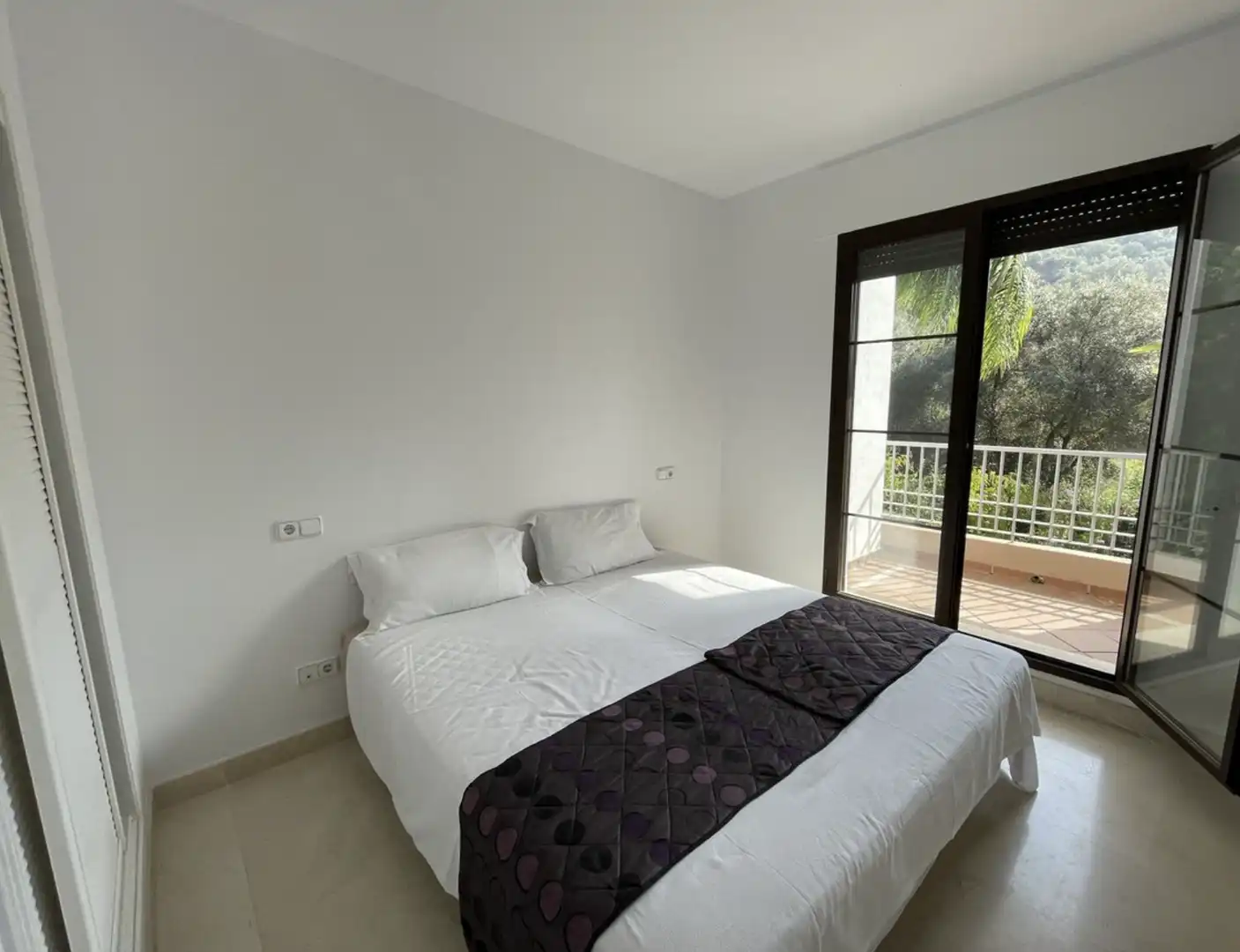 Habitación de Apartamento en venta en Benahavís con Aire acondicionado, Calefacción y Terraza