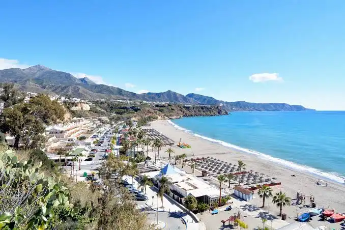 Vista exterior de Local de alquiler en Nerja con Aire acondicionado, Calefacción y Terraza