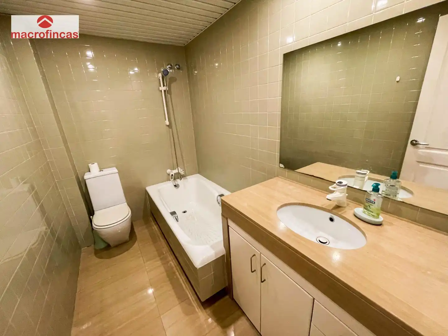 Baño de Casa o chalet en venta en Martorell con Aire acondicionado, Calefacción y Parquet