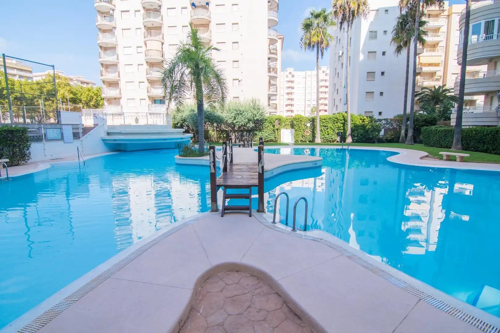 Schwimmbecken von Wohnungen zum Verkauf in Gandia mit Klimaanlage, Privatgarten und Terrasse