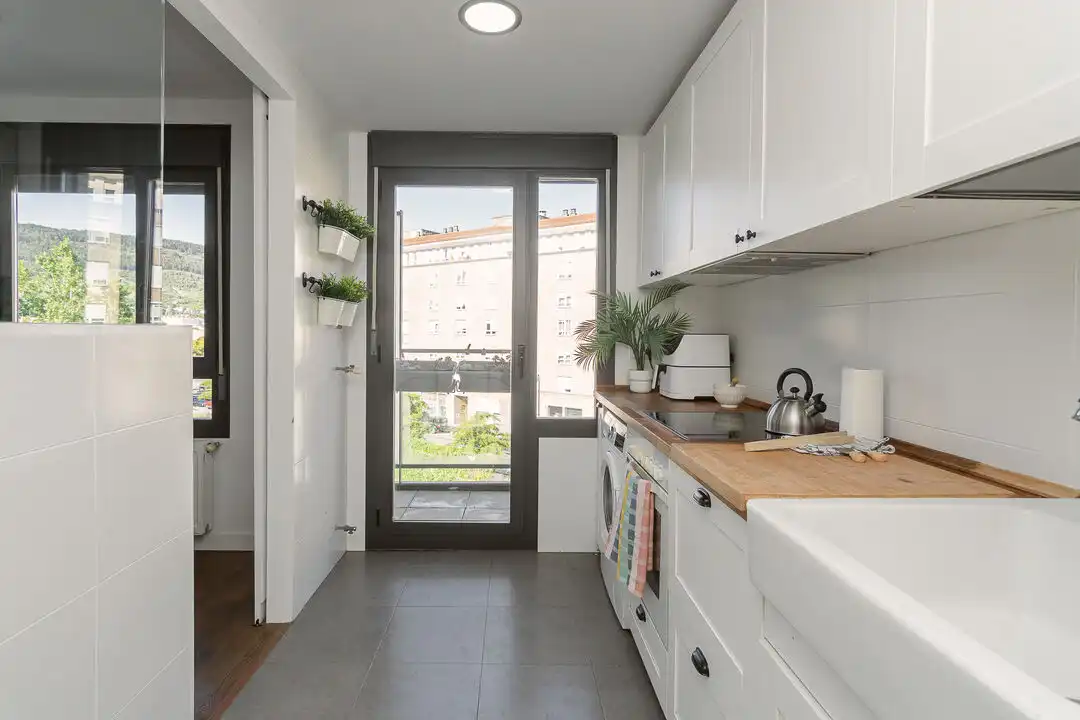 Cuina de Àtic en venda en  Pamplona / Iruña amb Calefacció, Jardí privat i Terrassa