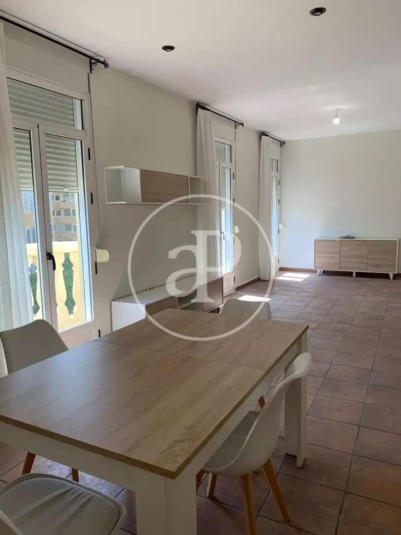 Piso de alquiler en  Valencia Capital con Calefacción y Amueblado