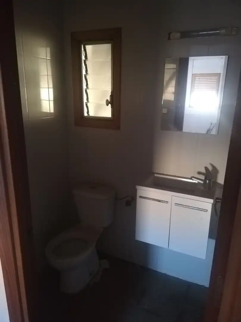 Badezimmer von Fabrikhallen zur Miete in Monzón
