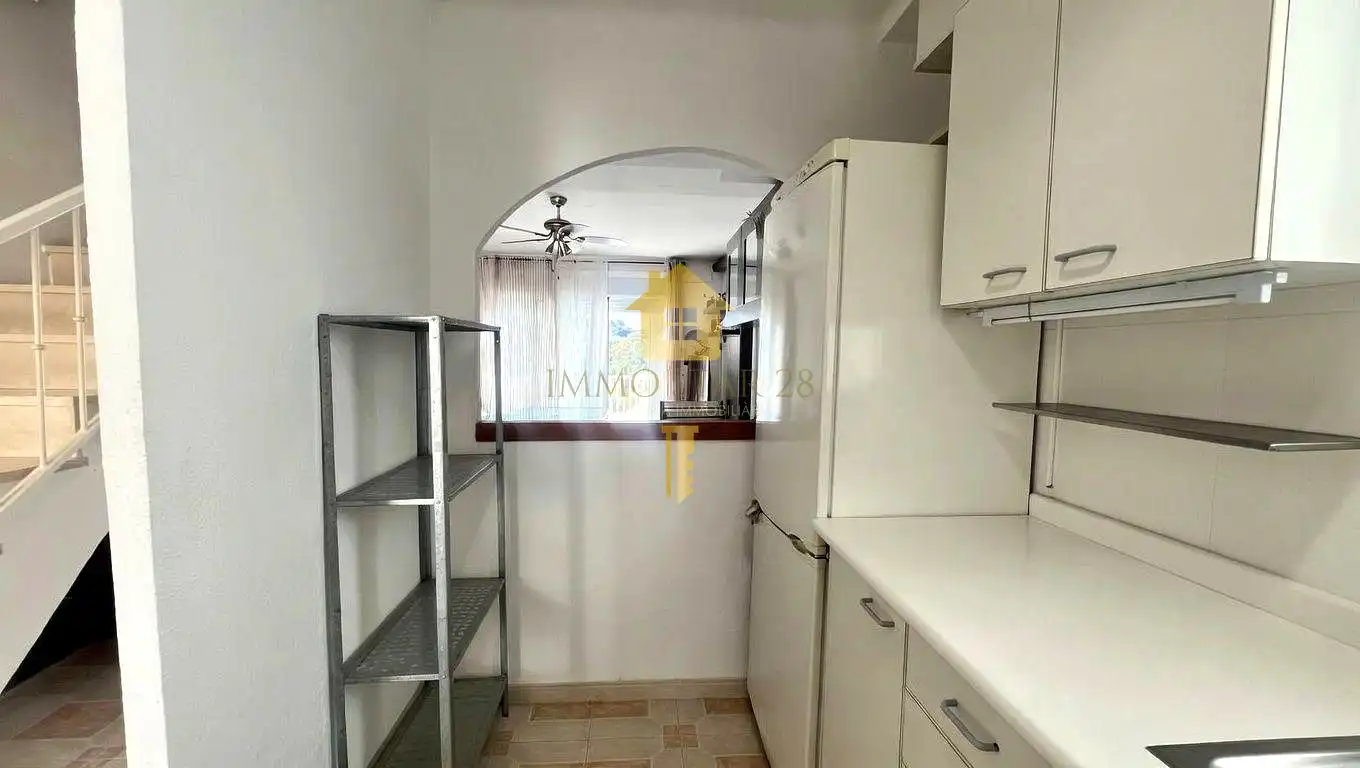 Cuina de Casa adosada en venda en Roses amb Aire condicionat, Jardí privat i Terrassa
