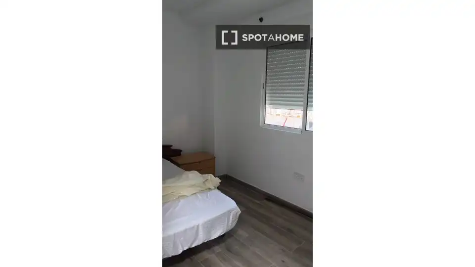 Bedroom of Flat for share in Catadau  with Air Conditioner, Heating and Furnished