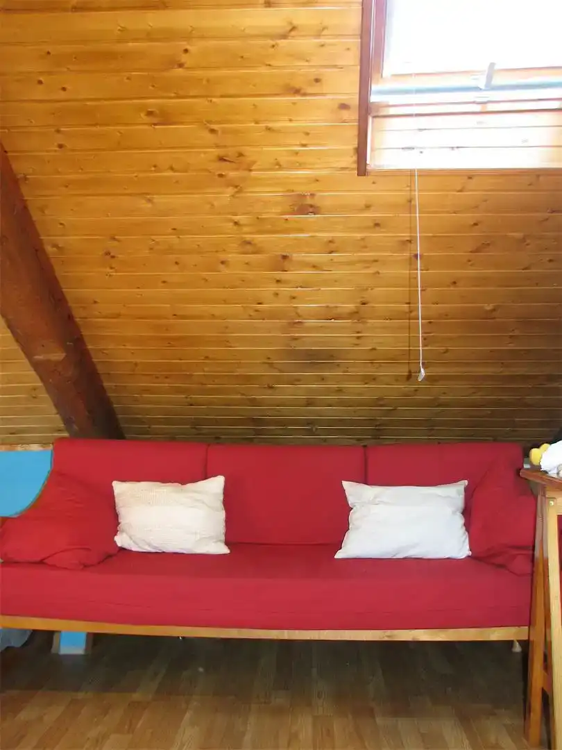 Sala d'estar de Casa adosada en venda en Villablino amb Parquet, Moblat i Forn